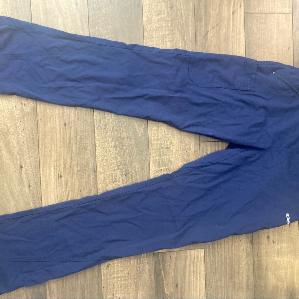 Royal blue scrub nots. Brand new without tags. Never been worn.